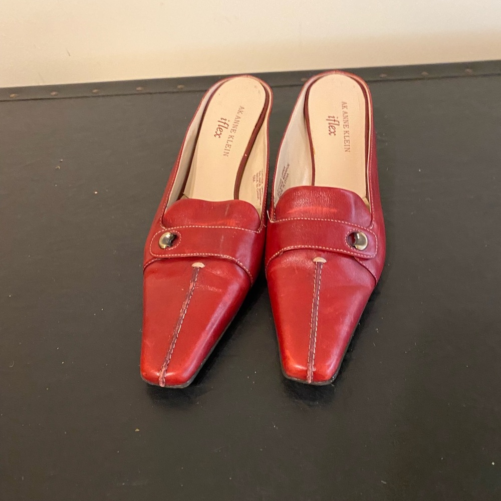 Anne Klein Women’s Size 6M Red Leather Mules with Seam down the front of shoe - Picture 2 of 10